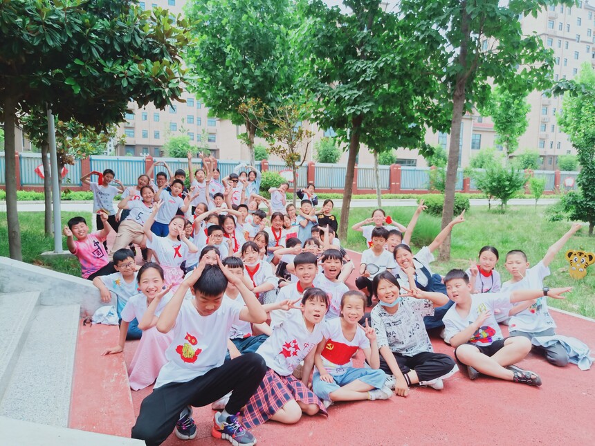 俱����콭Сѧ��������С��������  ͯ���򵳡��ֻ����.jpg