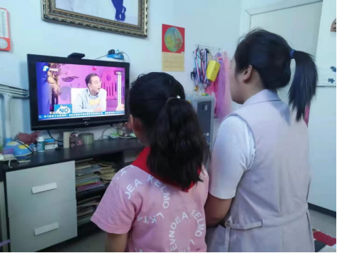 6��7��+��У����  Я�ֹ��������Ͻ�ʵ��Сѧ��֯�ҳ��ۿ�����Сѧ����ͥ�������ҳ����Ǻ��ӵ�ѧϰ��(1)404.png