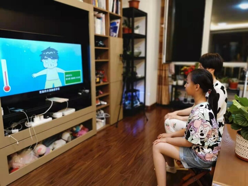 �ҳ��뺢�ӹۿ�����ˮֱ�� (1).jpg