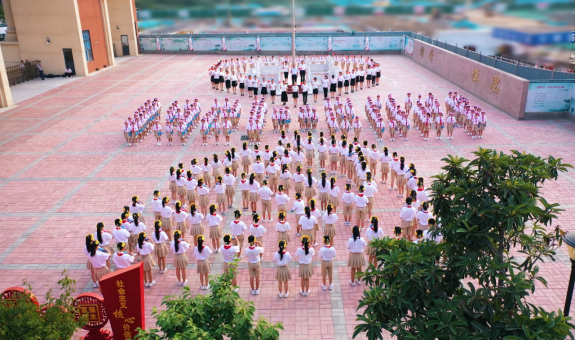 ������ع��·Сѧ�ж�У���������̰���  ʦ�����а�����(1)(1)407.png