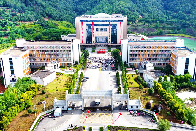 河南省南阳职业学院举行建校十周年庆典大会
