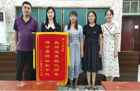 2_��ϸ�������� ����˶��ο԰���������꼶���ҳ���ѧУ���ͽ��켰��л��(1)166.png