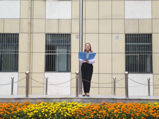 1632728391196060.png 莲花街小学+李琼琼+不负年少 强国有我——高新区莲花街小学举行2021-2022学年开学典礼暨新学期升旗仪式780.png