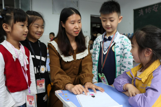 ����Ͽ��������Сѧ �����ʦ----����������ػ�ѧ���ɳ�(1)270.png