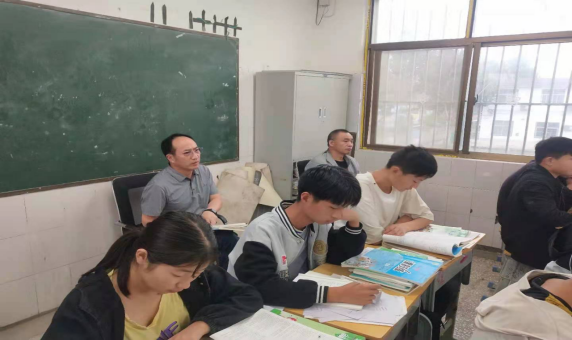 ͨ���ؽ���ֽ�������ѧ�ӵ���߽���ɰ����У�ͨ������ɰ������У   ���ڣ�(1)107.png