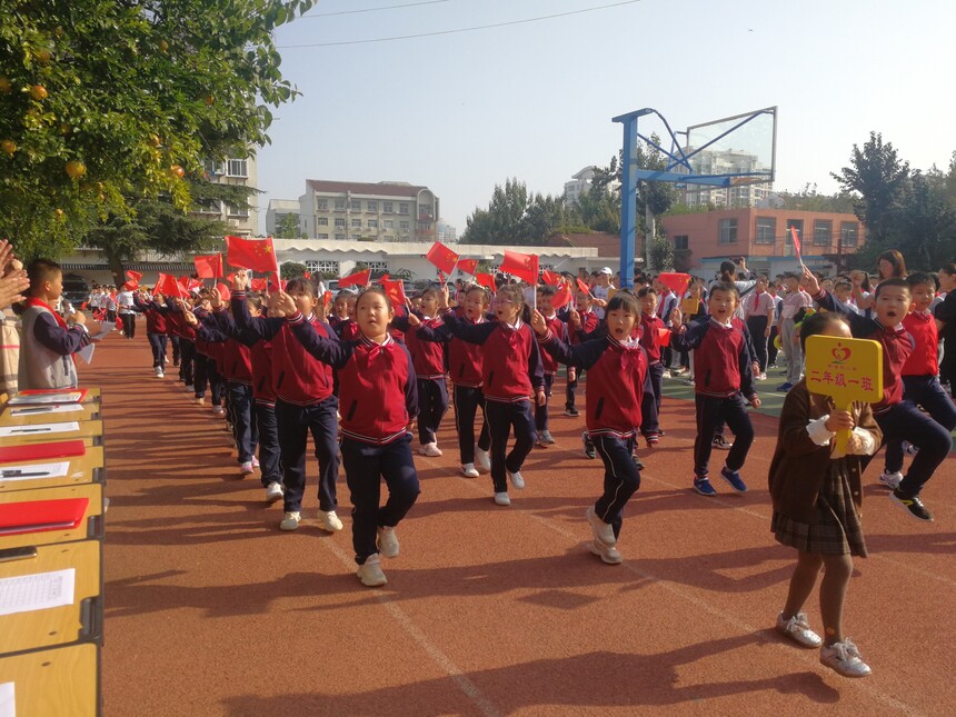 �º���Сѧ��չ�＾�˶��� (6).jpg