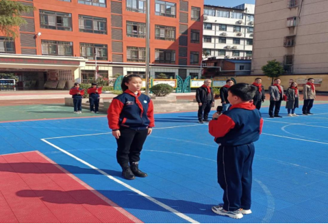 ���뵳���� ǿ�����ҡ�����ƽ��ɽ��տ�����ϻ�·Сѧ��չ���ȶӽ���72����������ջ340.png