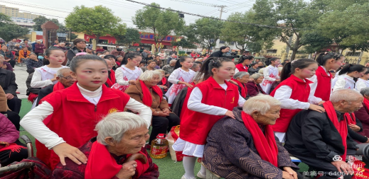 ����Т�� ��ů�������������е���ʮ��Сѧ��չ������־Ը����379.png