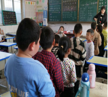 ��¡��ʯţСѧ�����Ƿḻ��ʵļ������� -(1)320.png