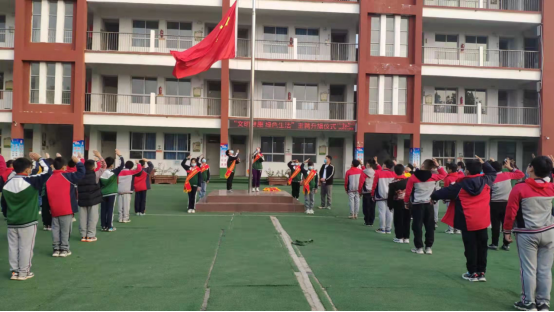 ǰ��Сѧ�Ļ�·У�����С��������� ��ɫ���� ������������ʽ234.png