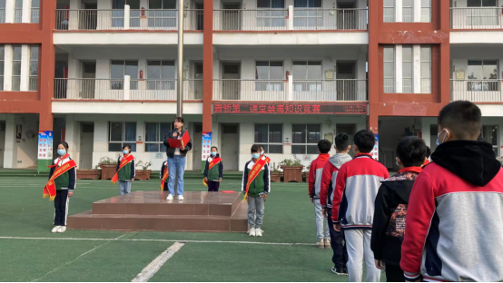 ǰ��Сѧ�Ļ�·У�����С��������� ��ɫ���� ������������ʽ552.png