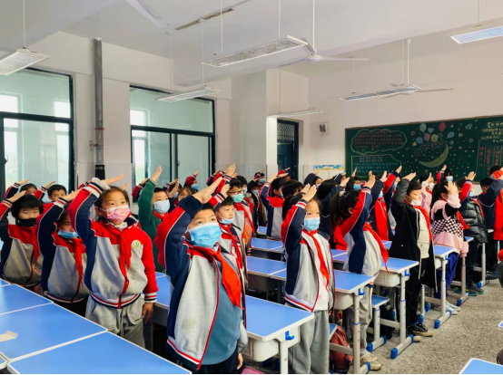 ǰ��Сѧ�Ļ�·У�����С��������� ��ɫ���� ������������ʽ248.png