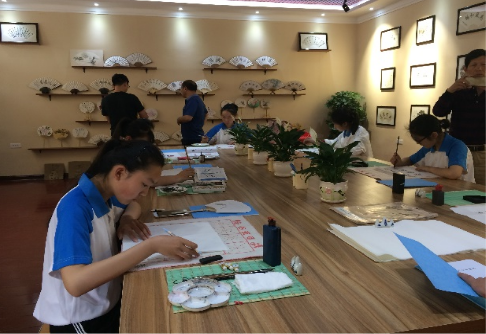 1637205446479721.png 2.崔艳梅沁阳县域开展美术实践工作坊创建与实施案例 - (定)2505.png