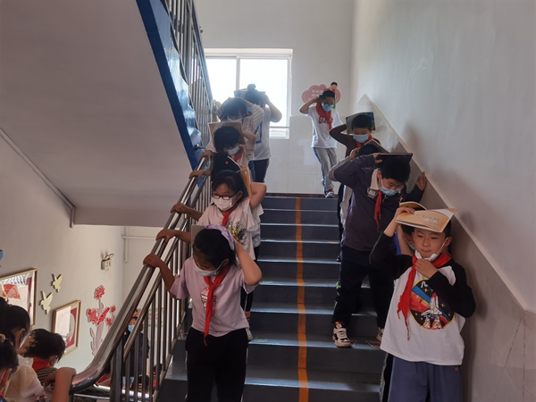 烟台市芝罘区新桥小学开展防震疏散演练活动_教育文摘周报