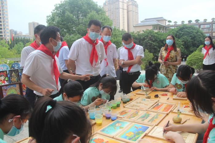 1653986472893615.jpg 观看作品展2_proc.jpg