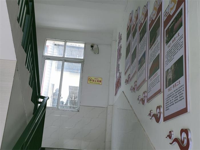 1654141833894926.jpg 楼道的禁烟标识_proc.jpg