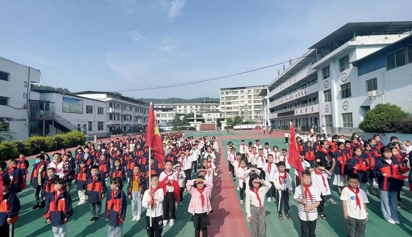 1654161094117693.jpg 入队仪式.jpg