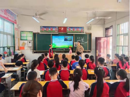 У�������ٷ�չ  ˫�����洴һ������������С��պ�һС��չУ�ʽ����238.png