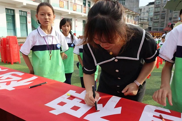 1655472442662297.jpg 法治2.jpg