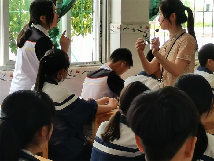 1655714827559970.jpg 学生展自制”传感眼镜“_proc.jpg