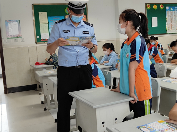 1661838551451874.jpg 交警进课堂.jpg