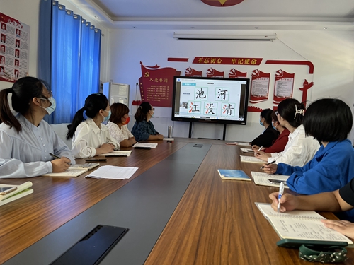 1663810944837209.jpg 做笔记1.jpg