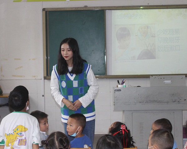 1663913356978463.jpg 2022秋新进教师2.jpg