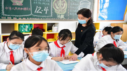 ֣���н�ˮ���ƺ�·��һСѧ�����к�ɫ   �����л���(1)356.png