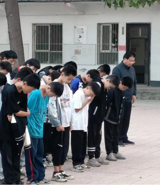 1664505199243592.png 王楼一中举行“致敬缅怀奋进,强国复兴有我”烈士纪念日主题教育(1)410.png