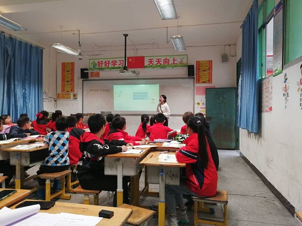 1666651654850328.jpg 课堂展评3.jpg