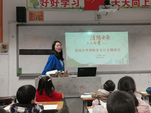 1667987974287889.jpg 主题班会.jpg