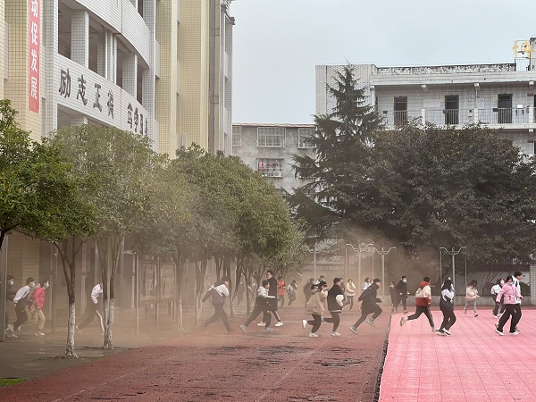 1677404002643316.jpg 消防演练 (3).jpg