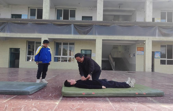 1680176932619904.png 图片2.png