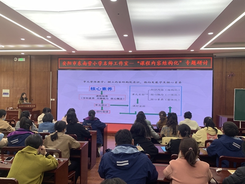 1680223958294168.jpg 谢惠平主任主持会议.jpg