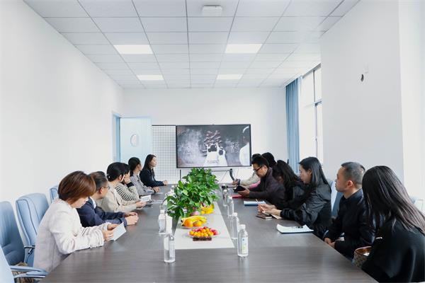 1681220919629429.jpg 图二:座谈会现场.jpg