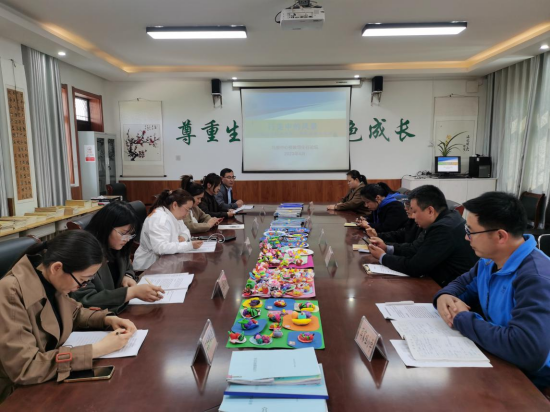 1682412823321141.png 凝聚思想谋共识,共画教育新蓝图——二七区王庄小学召开教导主任论坛活动纪实154.png