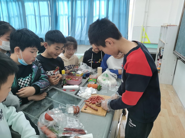 1682473369450804.jpg 煲仔饭.jpg