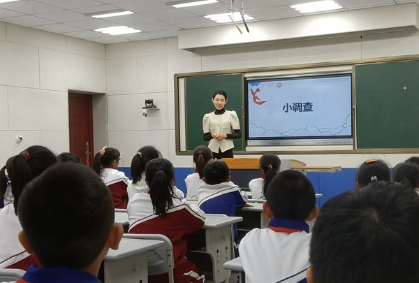 1682581230395090.jpg 文明礼仪讲座1.jpg