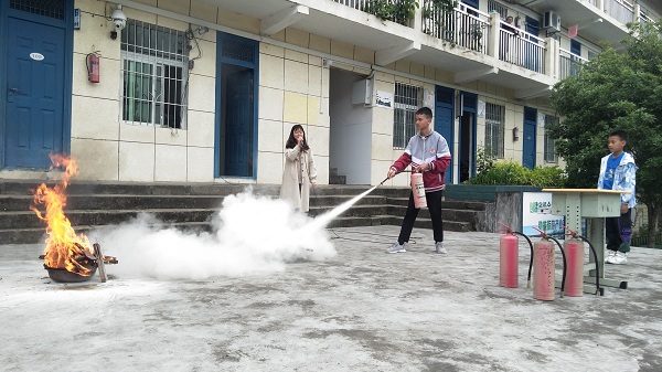 1683421820562309.jpg 学生实训2.jpg