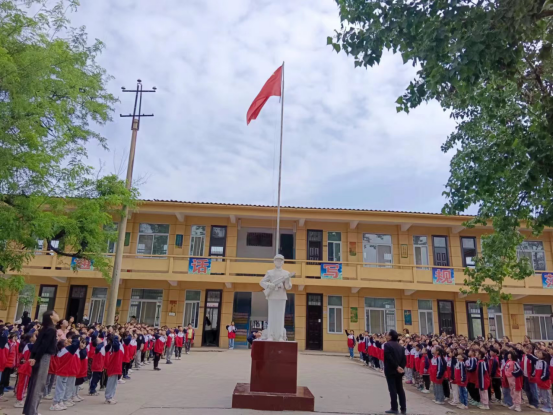 1683597343345286.png 劳动最光荣,劳动人最美----开封市祥符区仇楼中心小学主题升旗仪式121.png