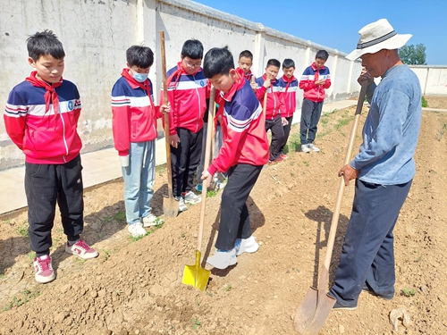 1683693861280051.jpg 老师讲解 (3).jpg