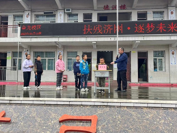 1683765759685332.jpg 学生捐款.jpg