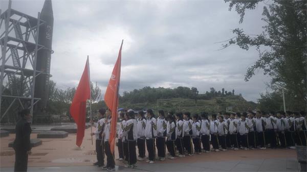 1683780439277610.jpg 川中学子走进神剑园 (2)_proc.jpg