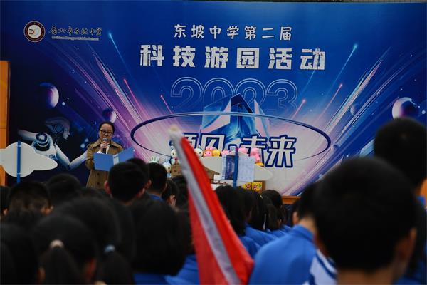 1683808741403852.jpg 副校长.jpg