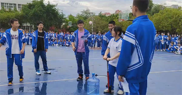 1683808861521902.png 被水困住的球.png