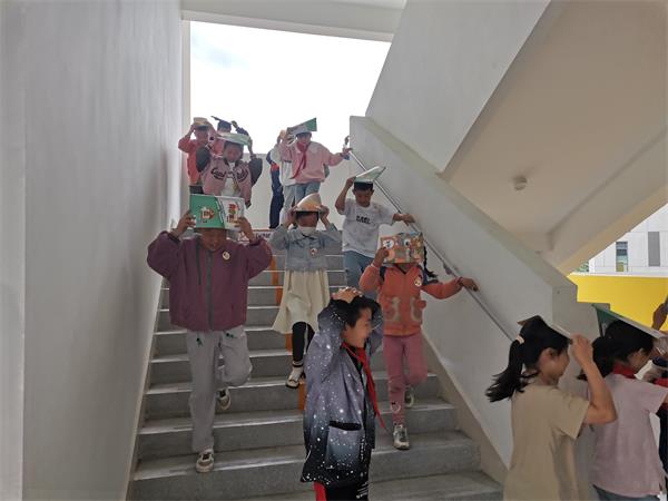 1683861275951149.jpg 858d1cc792ae679ea2d41e7d359c03a.jpg