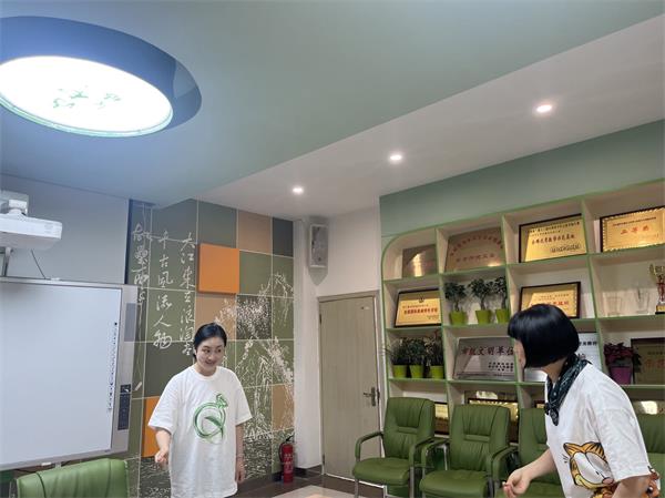 1683867140847461.jpg 杨红老师.jpg