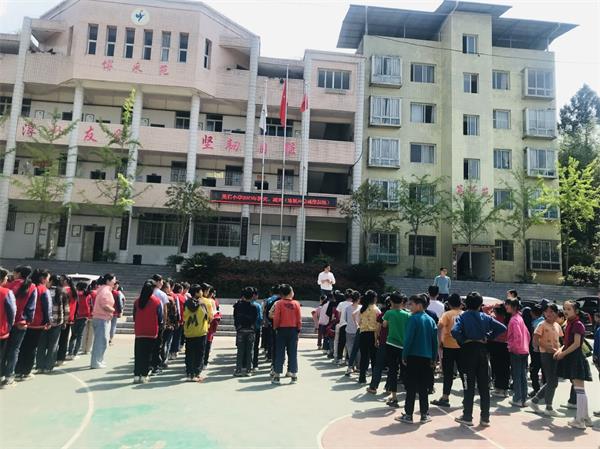 1684139226219548.jpg 整队报数_proc.jpg