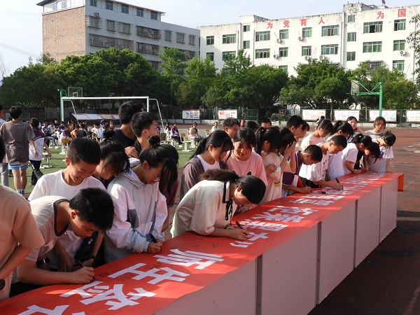 1684332312566612.jpg 学生签名.jpg