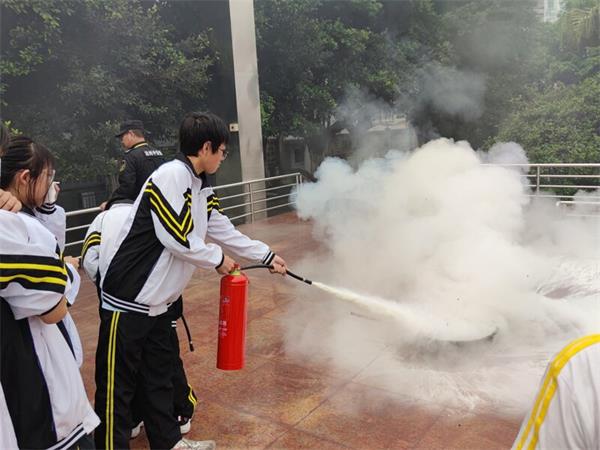 1684404450536427.jpg 达川中学防地震火灾应急安全演练2_proc.jpg